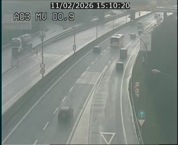 Traffic live webcam Luxembourg Croix de Gasperich - A3 - BK 0.4 - direction Luxembourg