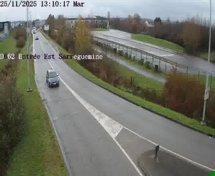 Point de vue trafic déployé sur D662 (France) à Sarreguemines, regardant vers Sarreguemines, aidant conducteurs et services à anticiper les flux.