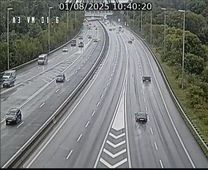 Traffic live webcam Luxembourg - Croix de Gasperich - A3 - BK 1.6 - direction France/Aire de Berchem