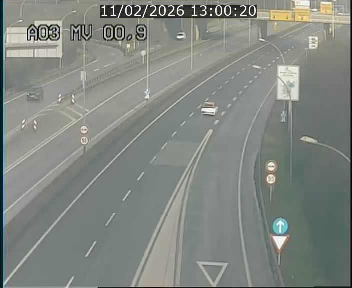Traffic live webcam Luxembourg Croix de Gasperich - A3 - BK 0.4 - direction Luxembourg