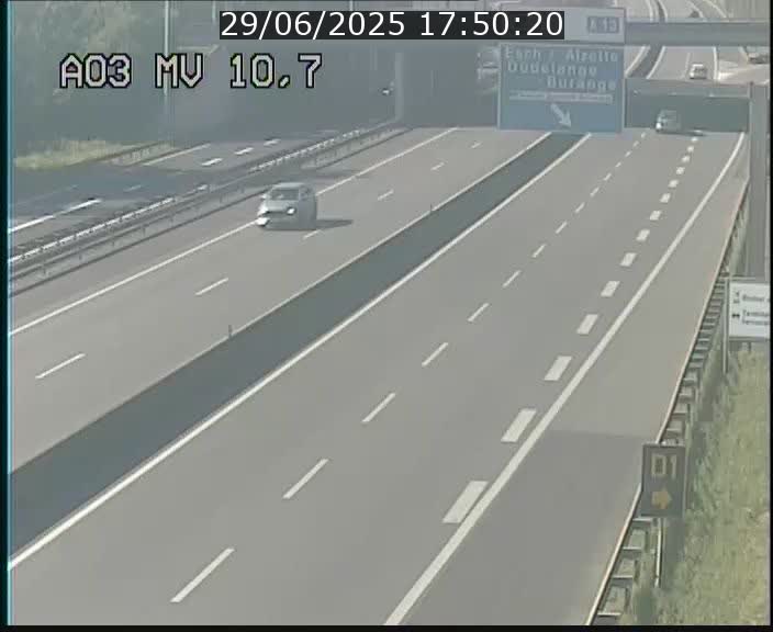 Traffic live webcam Luxembourg Croix de Bettembourg - A3 - BK 10.7 - direction France