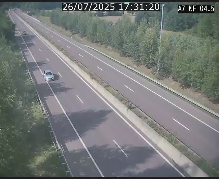 Caméra autoroute Luxembourg A7 - Passage à gibier Rëngelbour - direction Tunnel Grouft