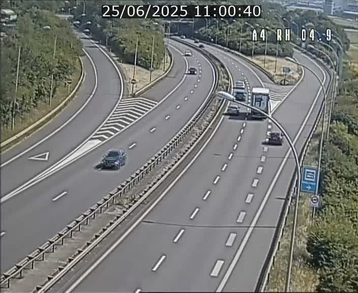 Traffic live webcam Luxembourg Leudelange - A4 - BK 4.9 - direction Luxembourg