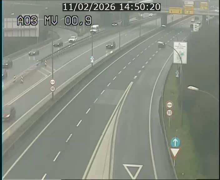 Traffic live webcam Luxembourg Croix de Gasperich - A3 - BK 0.4 - direction Luxembourg