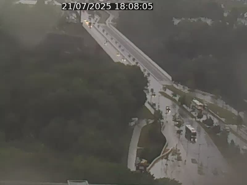 Webcam sur l'avenue John Fitzgerald Kennedy (N51) avec vue sur le Pont rouge (Pont Grande Duchesse Charlotte), l'arrêt Pfaffenthal et l'entrée du quartier Kirchberg