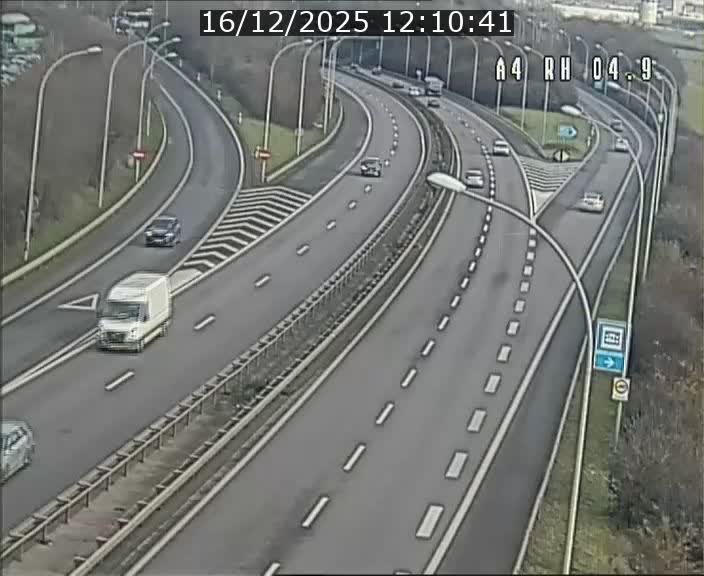 Traffic live webcam Luxembourg Leudelange - A4 - BK 4.9 - direction Luxembourg