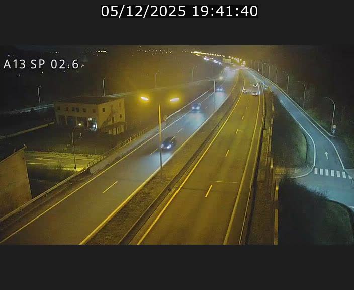Traffic live webcam Luxembourg Sanem - A13 direction Pétange - BK 2.6
