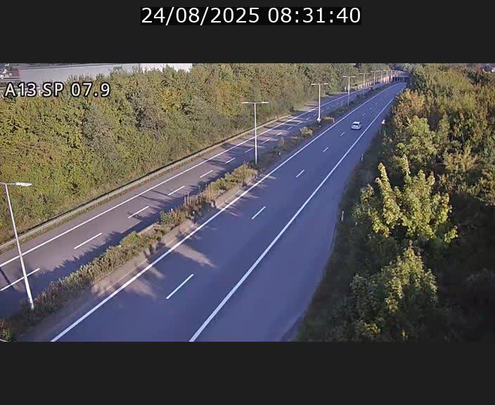 Traffic live webcam Luxembourg Jonction Lankelz - A13 direction Pétange - BK 7.9