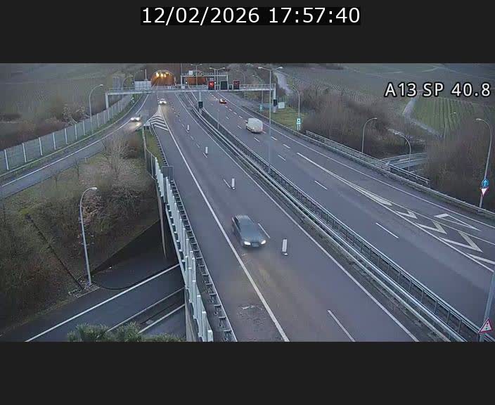 Webcam avec vue sur l'entrée côté allemand du tunnel Markusbierg à Schengen. Vue orientée vers le tunnel et Bettembourg