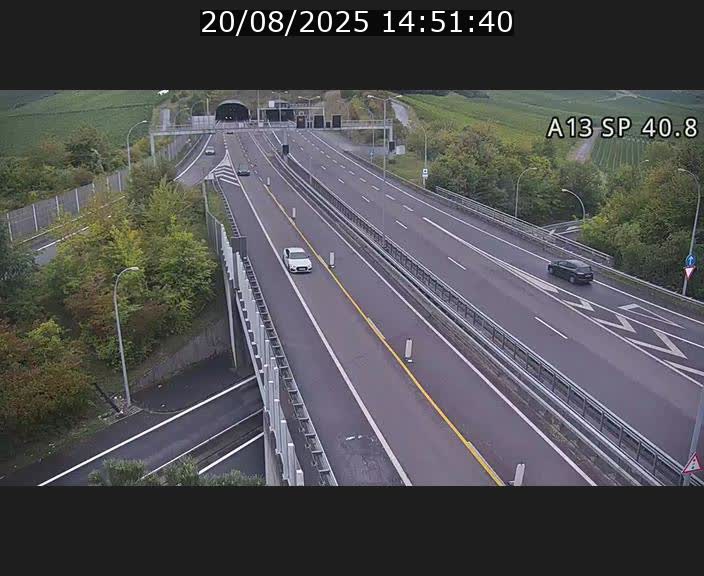 Webcam avec vue sur l'entrée côté allemand du tunnel Markusbierg à Schengen. Vue orientée vers le tunnel et Bettembourg