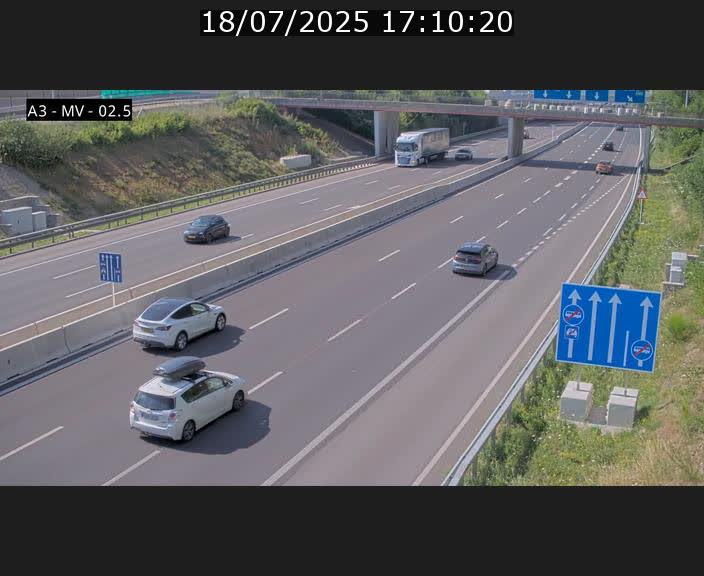 Webcam autoroute A3 au Luxembourg à proximité de la Croix de Gasperich. Vue orientée vers Luxembourg