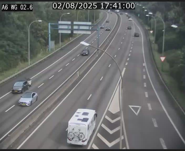Traffic live webcam Luxembourg Croix de Cessange - A6 - BK 2.6 - direction France/Allemagne