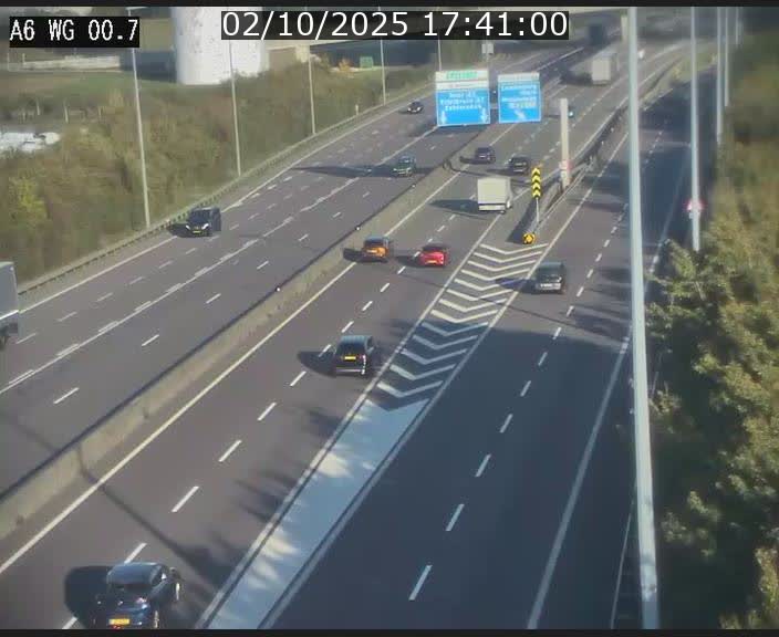 Traffic live webcam Luxembourg Croix de Cessange - A6 - BK 0.7 - direction A3 France