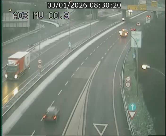 Traffic live webcam Luxembourg Croix de Gasperich - A3 - BK 0.4 - direction Luxembourg