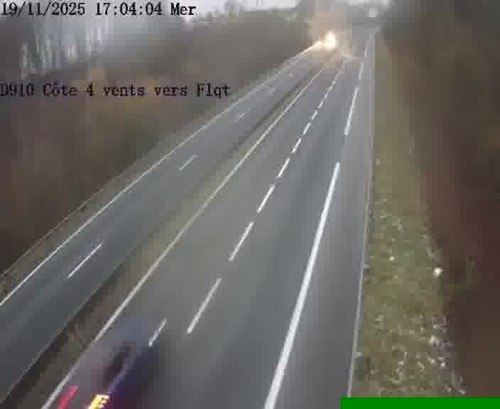 Webcam sur la D910 située dans la Côte des 4 vents. Vue orientée vers le haut de la côte, vers Faulquemont