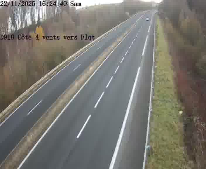 Webcam sur la D910 située dans la Côte des 4 vents. Vue orientée vers le haut de la côte, vers Faulquemont