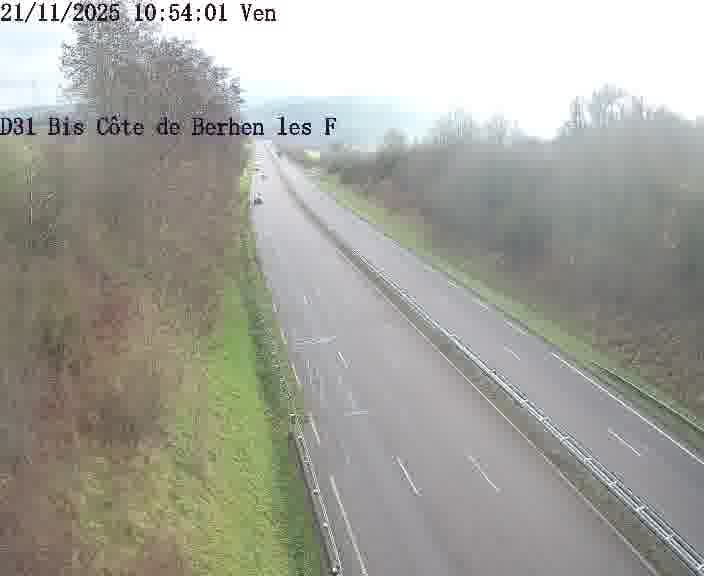 Webcam de surveillance sur D31bis (France) à Behren-lès-Forbach, cadrée vers Sarreguemines, proposant une information routière utile aux déplacements quotidiens.