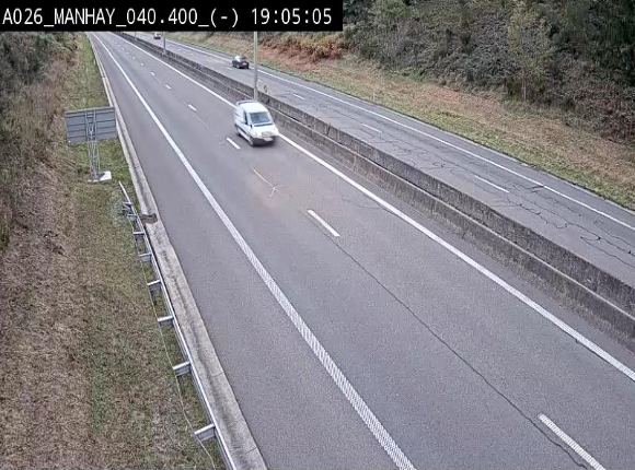 Webcam autoroute A26/E25 à hauteur de Manhay, après la jonction avec la N651 en direction de Liège - BK 40.4