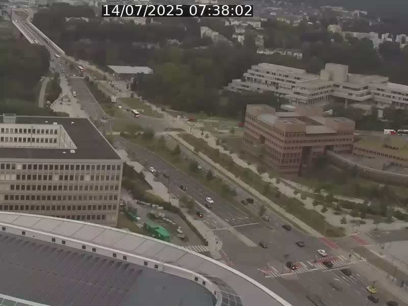 Webcam sur l'avenue John Fitzgerald Kennedy (N51) avec vue sur le Pont rouge (Pont Grande Duchesse Charlotte), l'arrêt Pfaffenthal et l'entrée du quartier Kirchberg