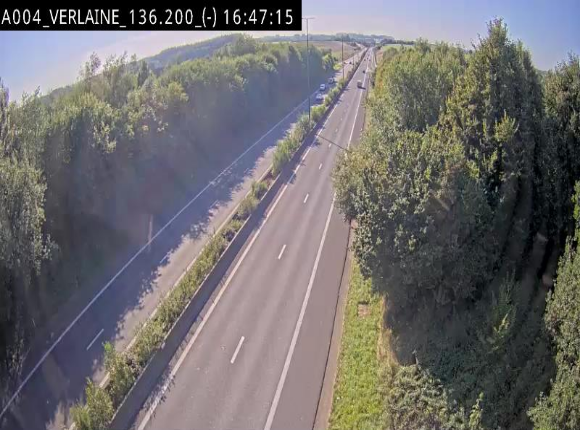 Webcam sur l'E411 à hauteur du pont surplombant la N40, à proximité de la sortie 26 Verlaine - Libramont-Chevigny. Vue orientée vers Namur