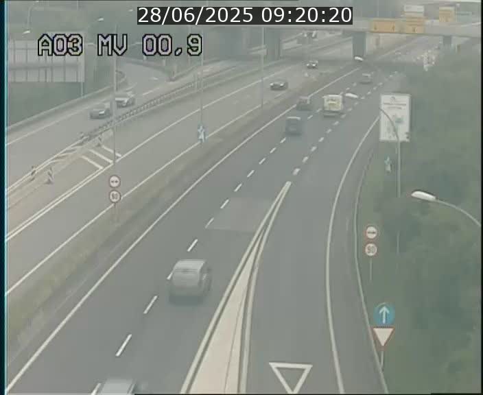 Traffic live webcam Luxembourg Croix de Gasperich - A3 - BK 0.4 - direction Luxembourg