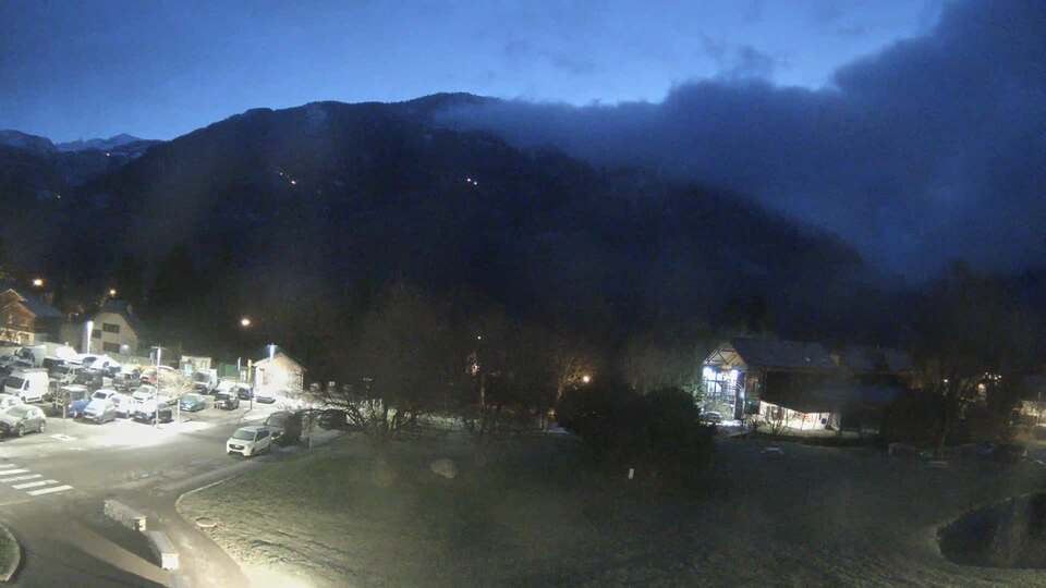 Webcam au niveau de la mairie du village du Bourg d'Oisans, aux pieds de l'Alpe d'Huez et aux portes du parc des Écrins