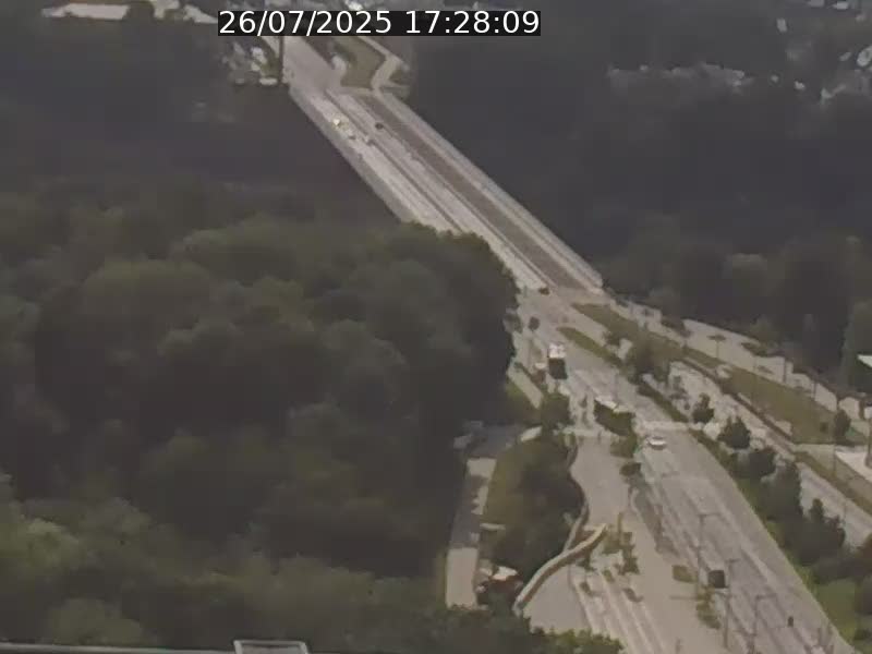 Webcam sur l'avenue John Fitzgerald Kennedy (N51) avec vue sur le Pont rouge (Pont Grande Duchesse Charlotte), l'arrêt Pfaffenthal et l'entrée du quartier Kirchberg