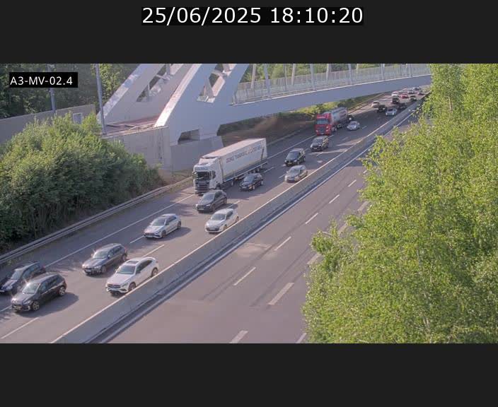Webcam autoroute de la France (A3) au Luxembourg à Fentange, à proximité de la Croix de Gasperich. Vue orientée vers la Cloche d'Or