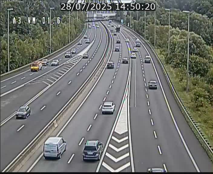 Traffic live webcam Luxembourg - Croix de Gasperich - A3 - BK 1.6 - direction France/Aire de Berchem
