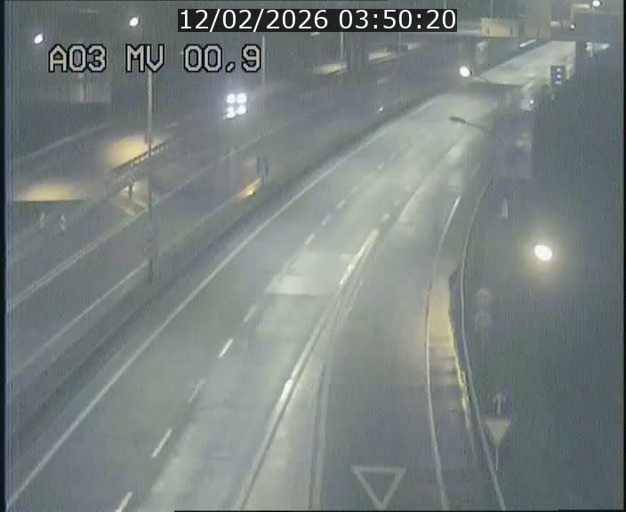 Traffic live webcam Luxembourg Croix de Gasperich - A3 - BK 0.4 - direction Luxembourg