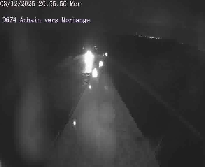 Caméra de trafic sur D674 (France) à Achain, orientée vers Morhange, permettant d’évaluer fluidité, incidents et densité automobile.