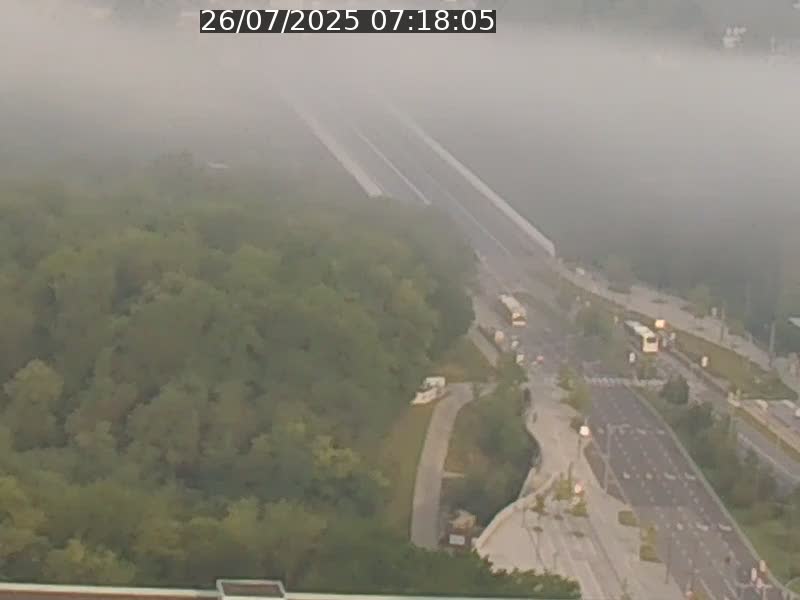 Webcam sur l'avenue John Fitzgerald Kennedy (N51) avec vue sur le Pont rouge (Pont Grande Duchesse Charlotte), l'arrêt Pfaffenthal et l'entrée du quartier Kirchberg