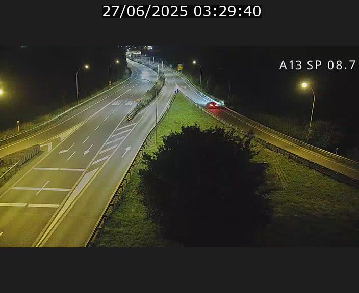 Traffic live webcam Luxembourg Jonction Lankelz - A13 direction Pétange - BK 8.7 