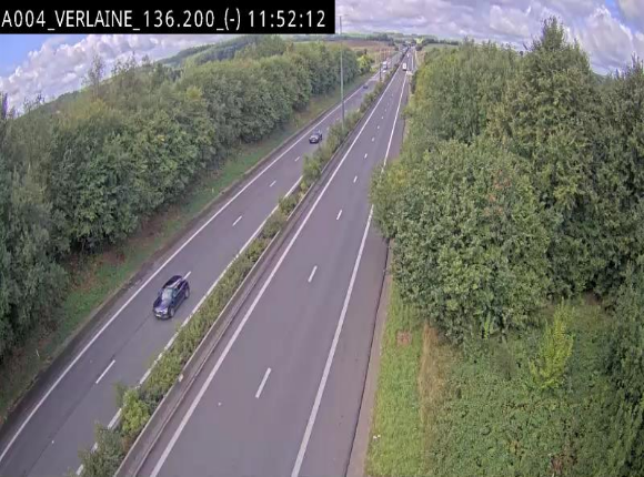 Webcam sur l'E411 à hauteur du pont surplombant la N40, à proximité de la sortie 26 Verlaine - Libramont-Chevigny. Vue orientée vers Namur