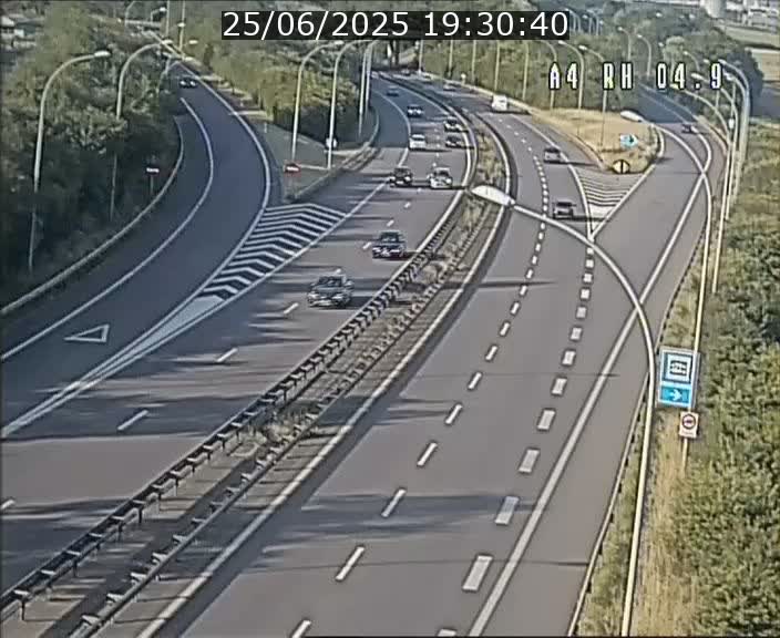 Traffic live webcam Luxembourg Leudelange - A4 - BK 4.9 - direction Luxembourg