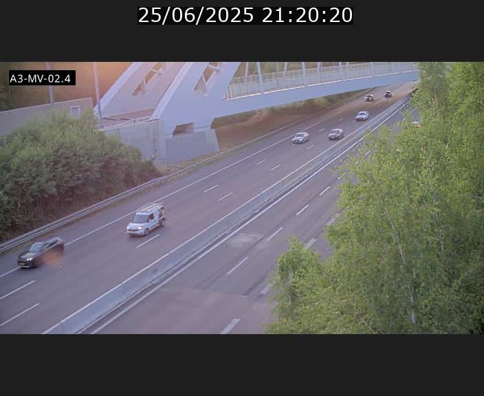 Webcam autoroute de la France (A3) au Luxembourg à Fentange, à proximité de la Croix de Gasperich. Vue orientée vers la Cloche d'Or