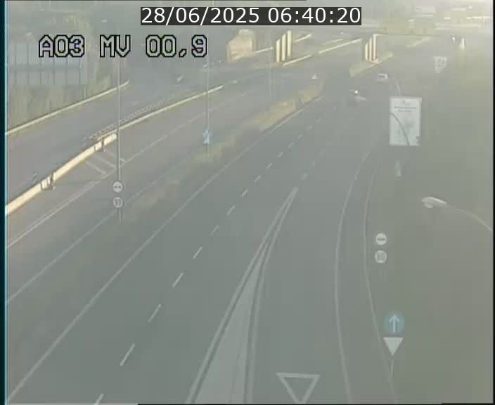 Traffic live webcam Luxembourg Croix de Gasperich - A3 - BK 0.4 - direction Luxembourg
