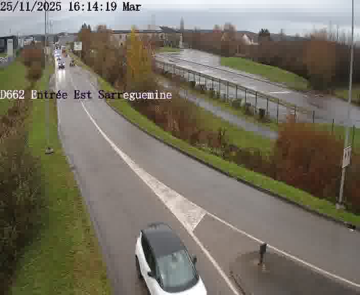 Point de vue trafic déployé sur D662 (France) à Sarreguemines, regardant vers Sarreguemines, aidant conducteurs et services à anticiper les flux.