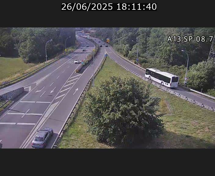 Traffic live webcam Luxembourg Jonction Lankelz - A13 direction Pétange - BK 8.7 