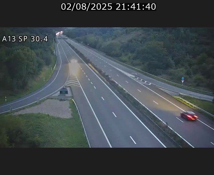 Traffic live webcam Luxembourg Altwies - A13 direction Luxembourg-ville - BK 30.4