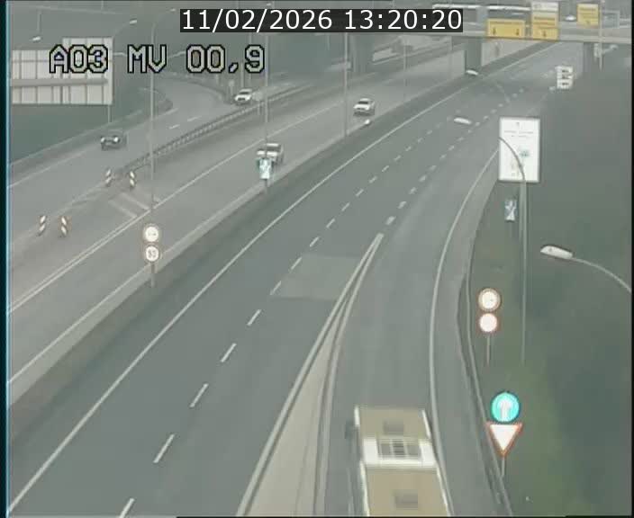 Traffic live webcam Luxembourg Croix de Gasperich - A3 - BK 0.4 - direction Luxembourg