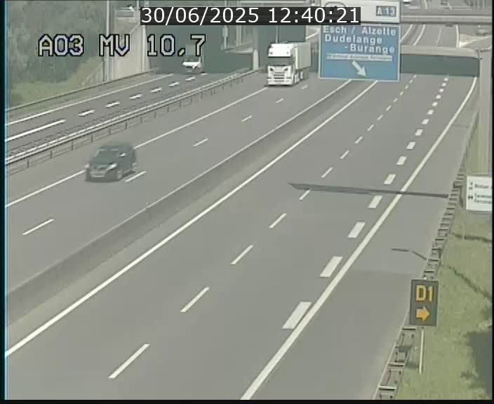 Traffic live webcam Luxembourg Croix de Bettembourg - A3 - BK 10.7 - direction France
