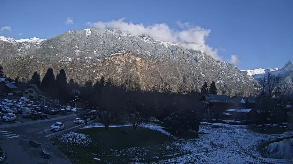 Webcam au niveau de la mairie du village du Bourg d'Oisans, aux pieds de l'Alpe d'Huez et aux portes du parc des Écrins