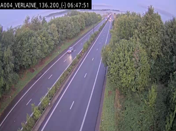 Webcam sur l'E411 à hauteur du pont surplombant la N40, à proximité de la sortie 26 Verlaine - Libramont-Chevigny. Vue orientée vers Namur