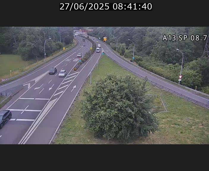 Traffic live webcam Luxembourg Jonction Lankelz - A13 direction Pétange - BK 8.7 