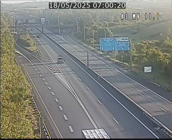 Traffic live webcam Luxembourg Croix de Bettembourg A3 - BK 11.1 - direction Luxembourg-ville