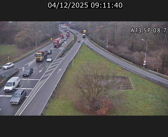 Traffic live webcam Luxembourg Jonction Lankelz - A13 direction Pétange - BK 8.7 