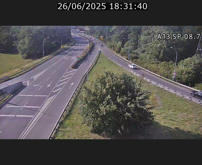 Traffic live webcam Luxembourg Jonction Lankelz - A13 direction Pétange - BK 8.7 
