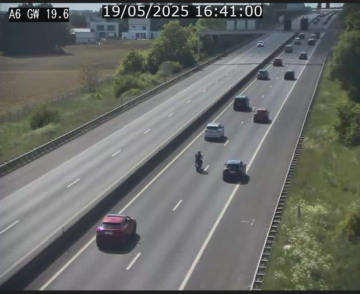 Traffic live webcam Luxembourg - Steinfort - A6 - BK 19.6 - direction Belgique