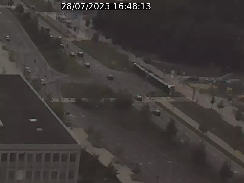 Webcam sur l'avenue John Fitzgerald Kennedy (N51) avec vue sur le Pont rouge (Pont Grande Duchesse Charlotte), l'arrêt Pfaffenthal et l'entrée du quartier Kirchberg